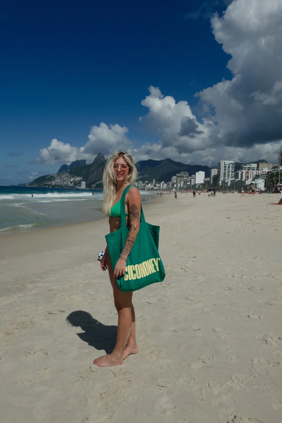Tote Bag Brazil em uso