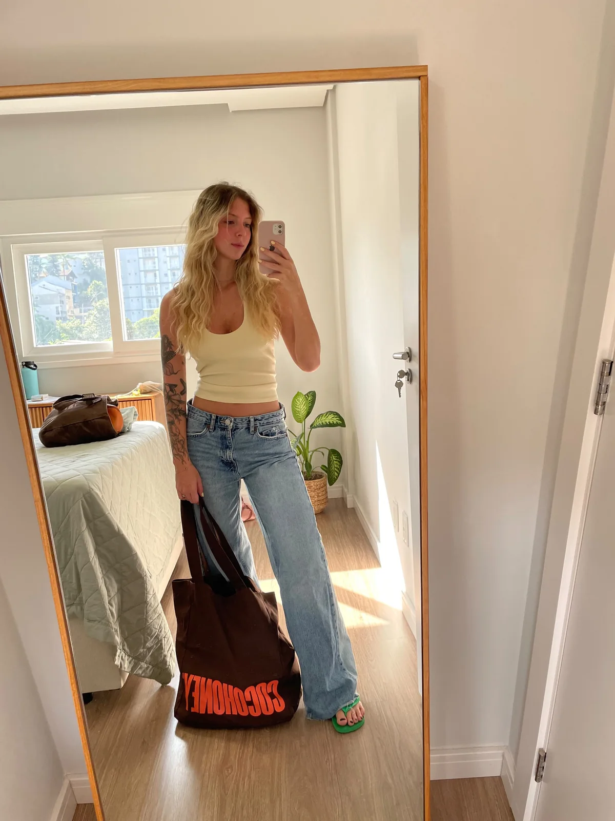 Tote Bag Coco em uso