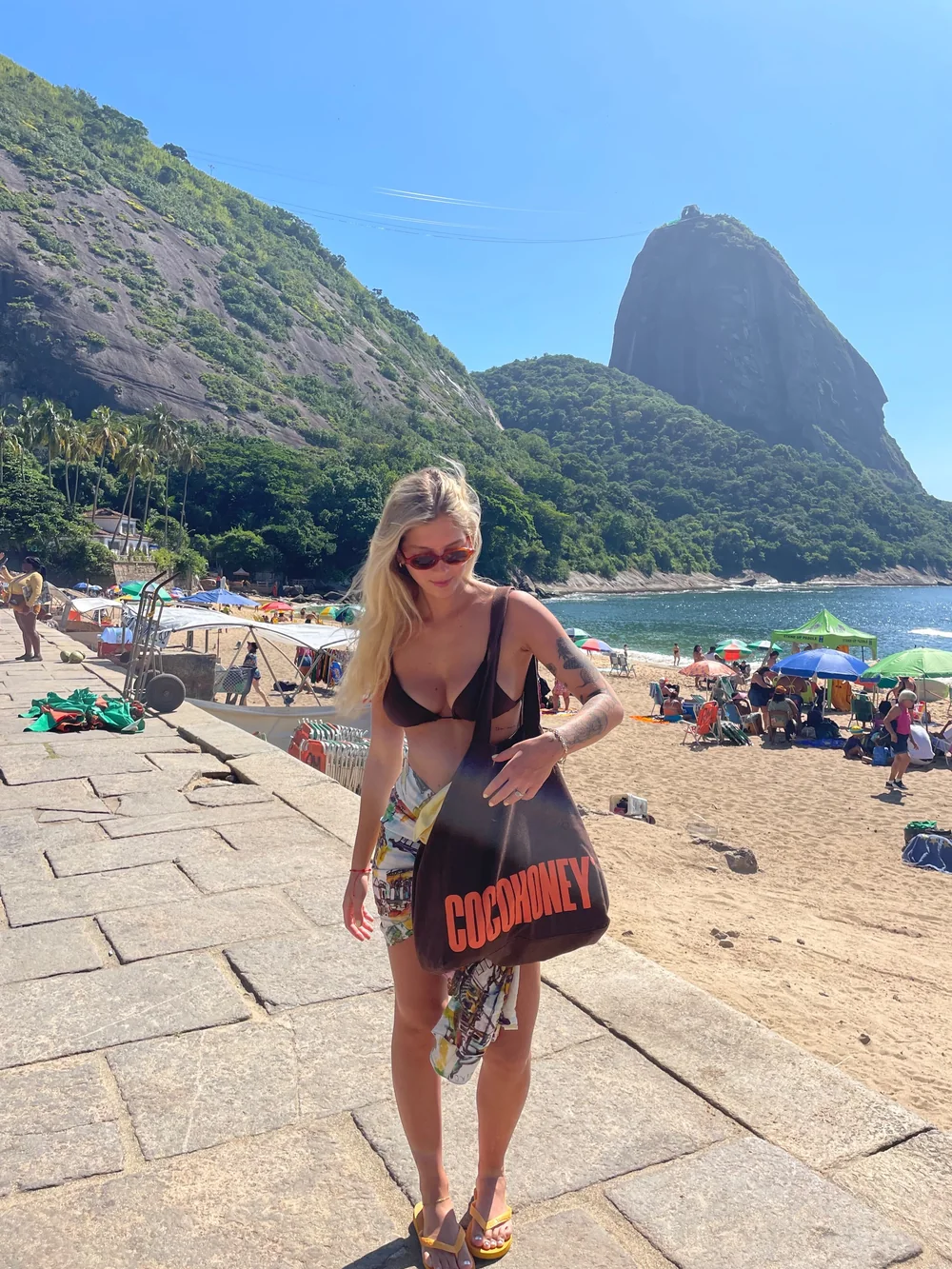 Tote Bag Coco em uso